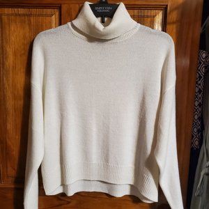 Divided Turtleneck Sweater Creme Small LS